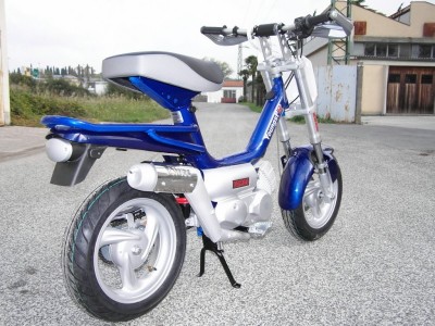 tej so bli za neke dirke več o tem:<br />http://www.motosvet.com/iscejo-se-novi-vozniki-za-tomosove-pokale.html