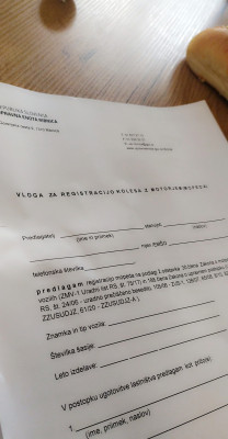 in še pika na I. Vloga za registracijo. 2 priči pa gasa. samo traja..